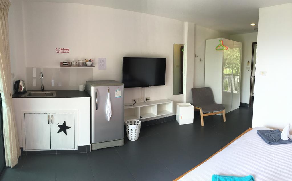 Baan Andaman Sea Surf Hotel Patong Екстериор снимка